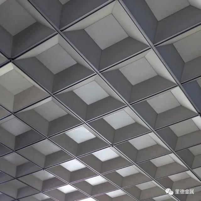 「裝修材料」金屬吊頂，為何讓設計師們愛不釋手？