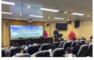 當代商界傳媒又一力作教育公益電影《同享一片藍天2》在長沙開機