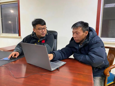 《小草集100期》:講述有溫度的人物故事